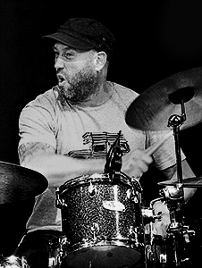Alfons Hefter - Schlagwerk, bg-Vocals