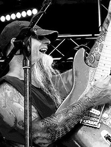 Landy Landinger - E-Guitar, Vocals